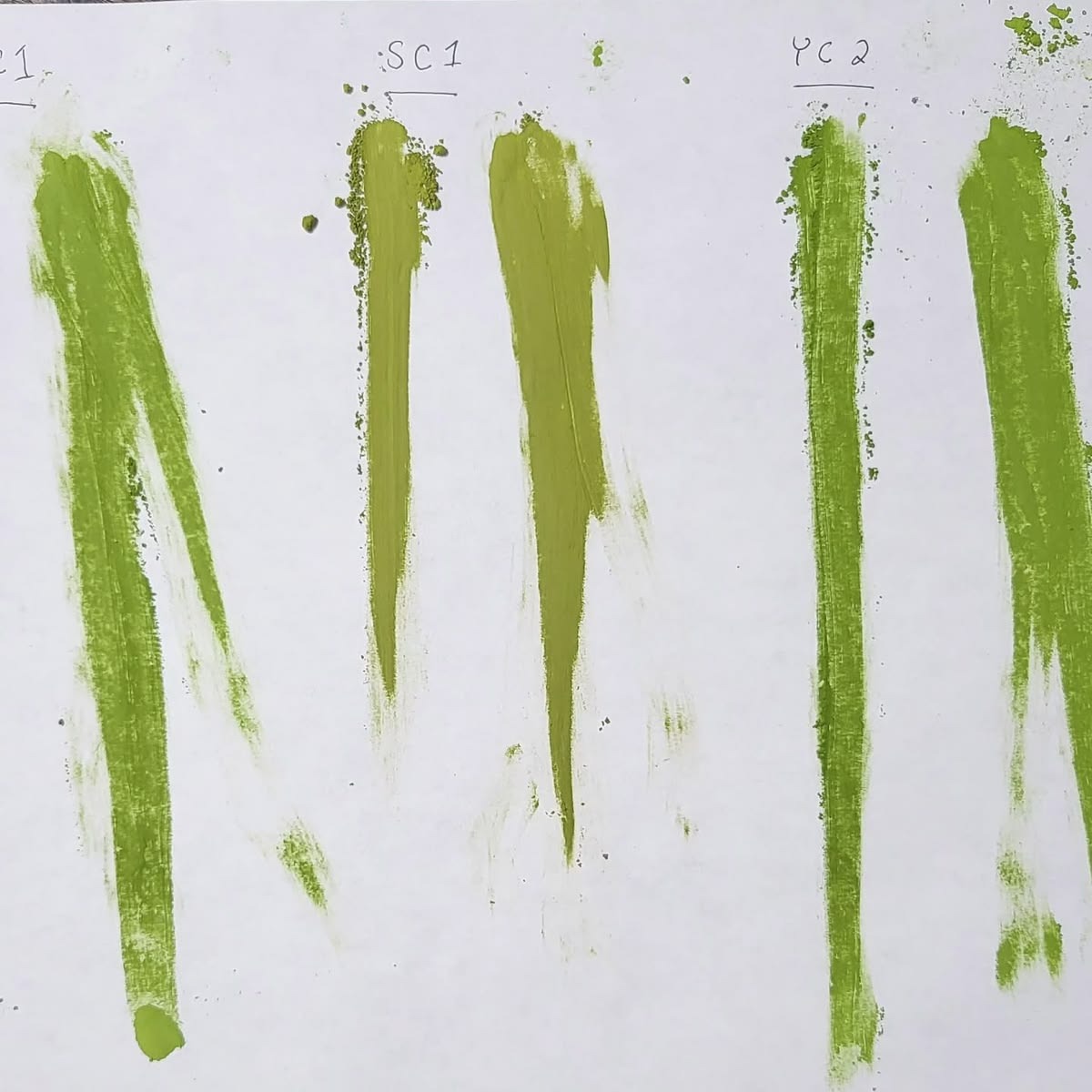 比较不同抹茶粉的色泽与质地